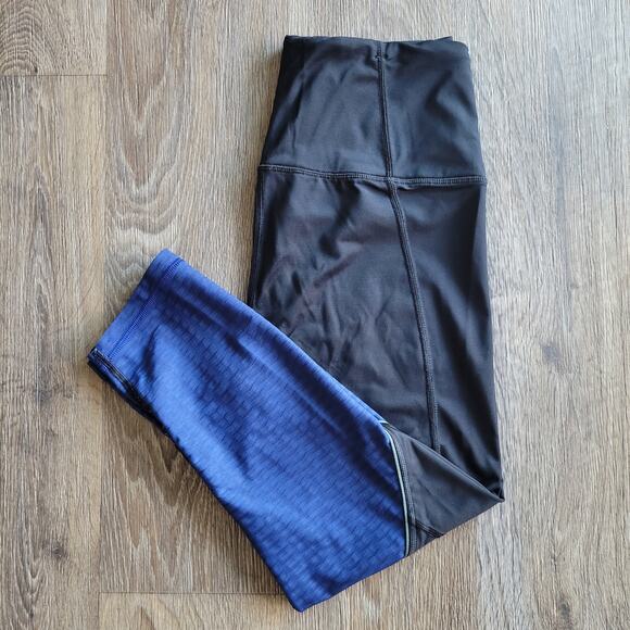 Victoria Sport Knockout Black and Blue Crop Leggings Size Medium - Picture 1 of 9